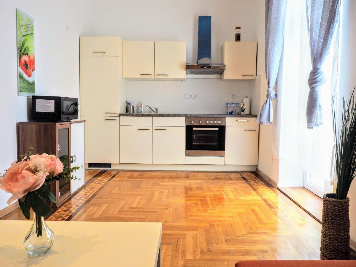 City Villa Schoenbrunn Apartments - Contactless 24H Check-In Wien Exteriör bild